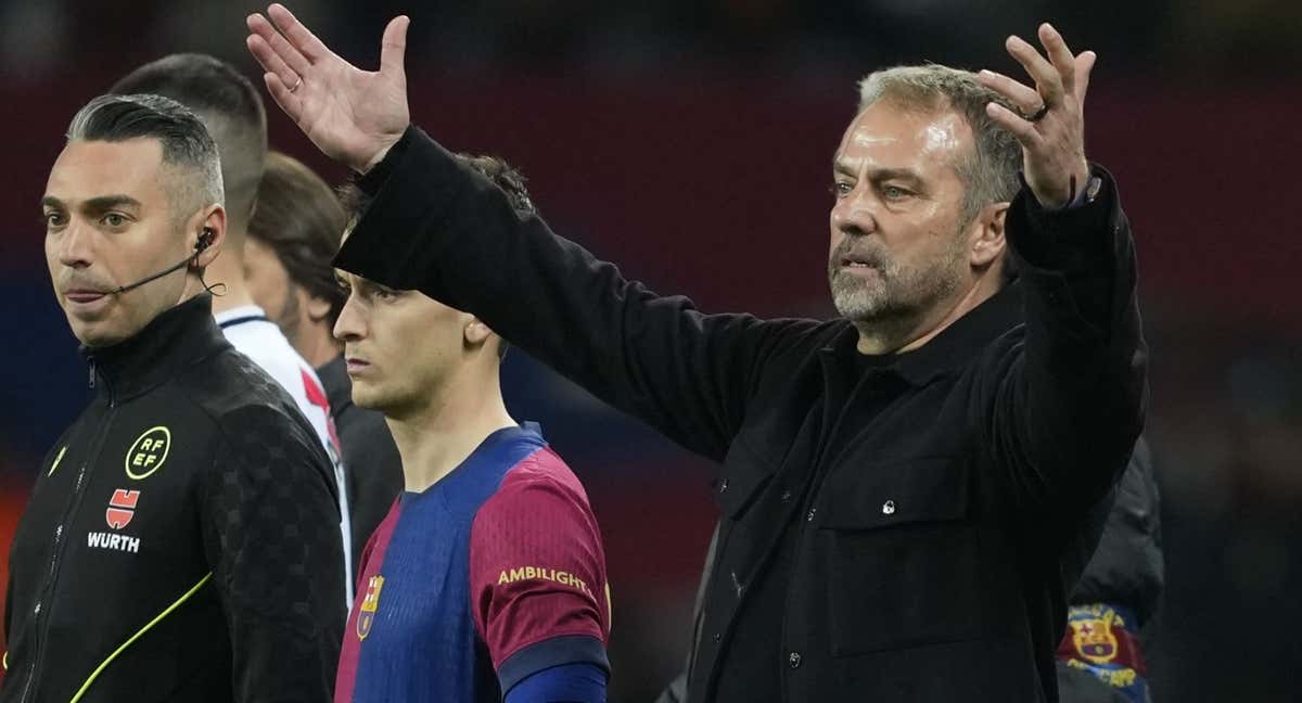 Hansi Flick durante el partido ante el Rayo. /EFE