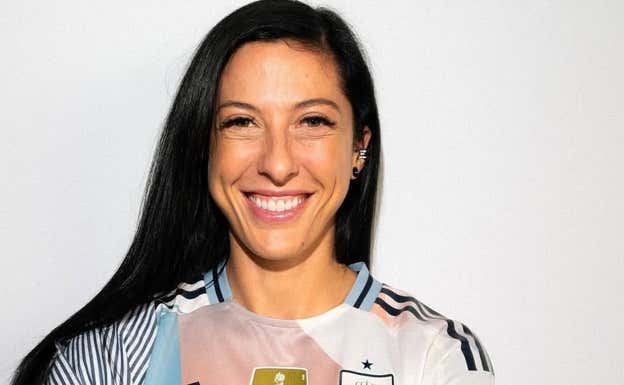 Jenni Hermoso con la segunda equipación.  ADIDAS