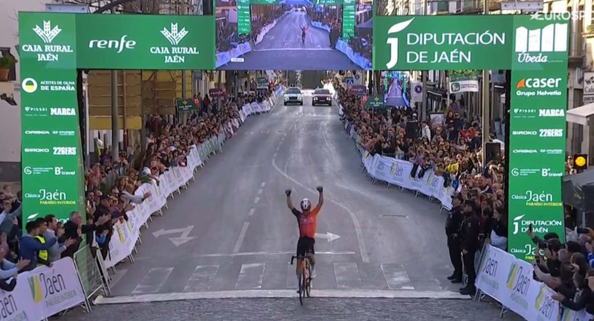 Michał Kwiatkowski reina en la Clásica de Jaén