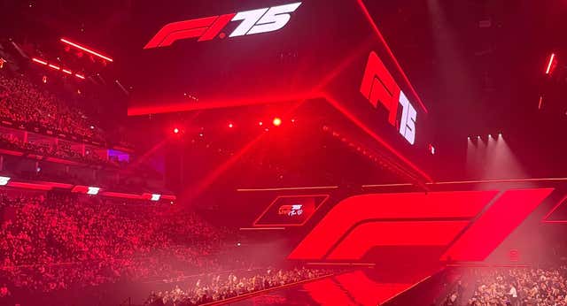 ‘James Bond’ Fernando Alonso, el carisma del ‘británico’ Carlos Sainz y Lewis Hamilton rompiendo la banca: así fue la fiesta de la Fórmula 1