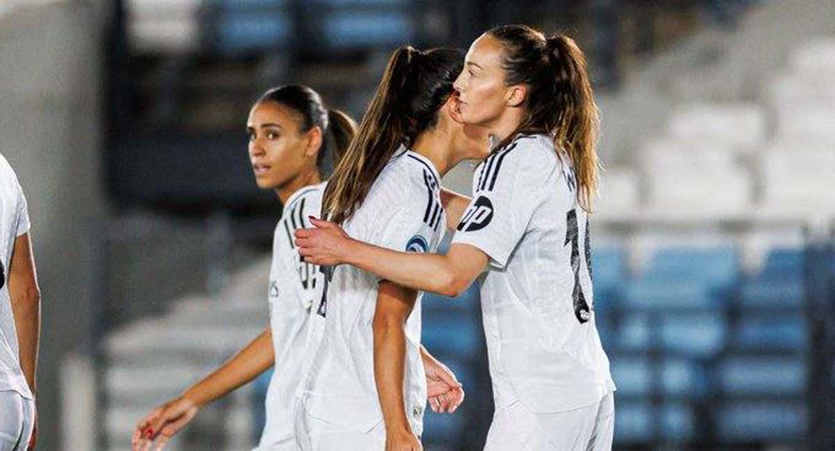 Caroline Weir, Alba Redondo y Lakrar, jugadoras del Real Madrid, durante un partido.