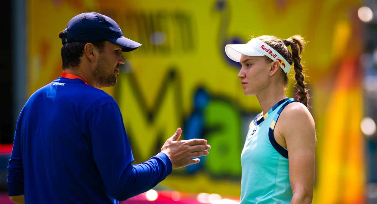 Stefano Vukov y Elena Rybakina, durante el torneo de Miami 2024. /Robert Prange/Getty Images