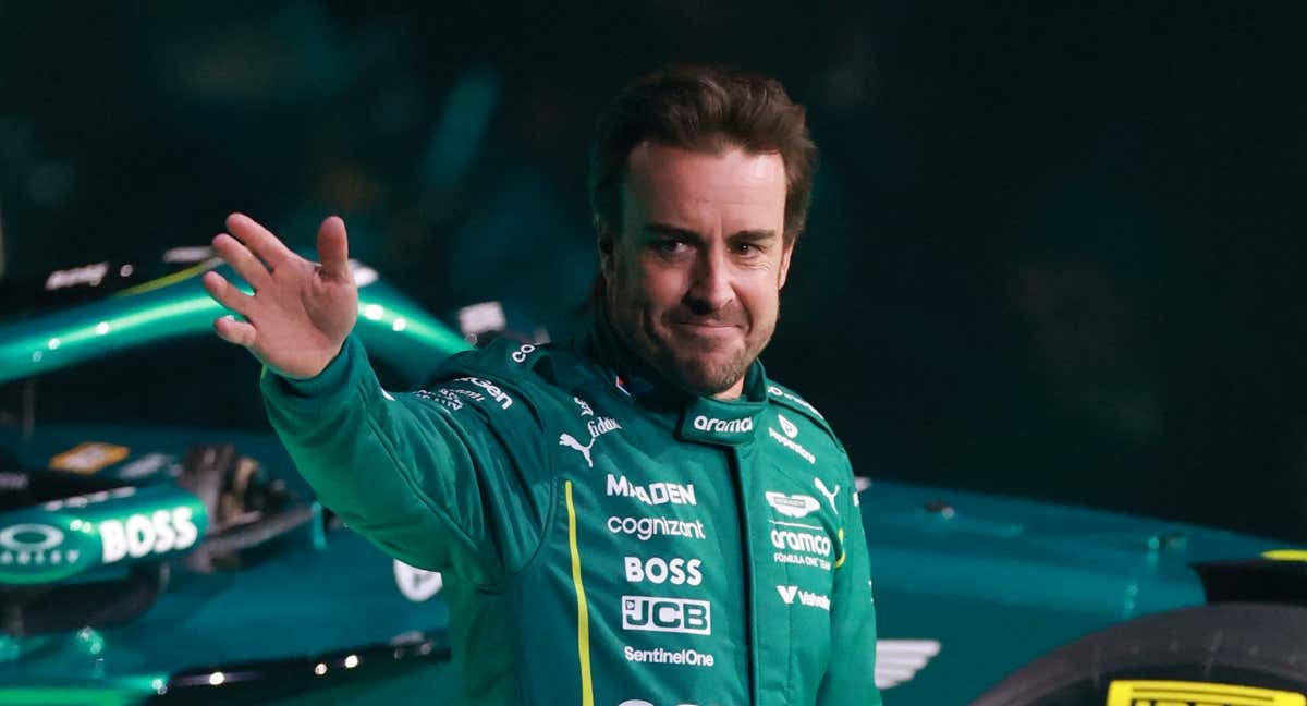 Alonso, durante la presentación del coche./REUTERS