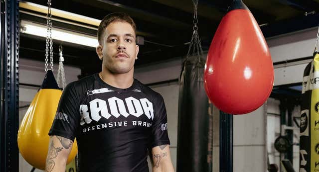 Manuel del Valle, el palista que dejó el remo por las MMA y ahora sueña con hacer historia