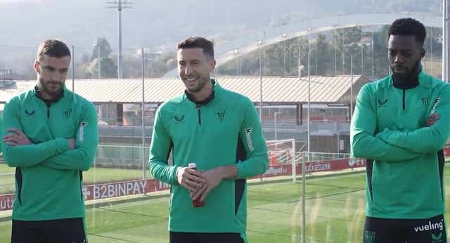 El vídeo en el que De Marcos revela su retirada a sus compañeros: «Iñaki, no quiero que me dediques un gol este domingo»