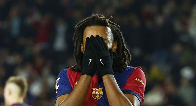 Más allá de Flick… cómo lidiar con los futbolistas que llegan tarde: «Tuve uno así y le llamaba a las ocho de la mañana para que no se durmiera»