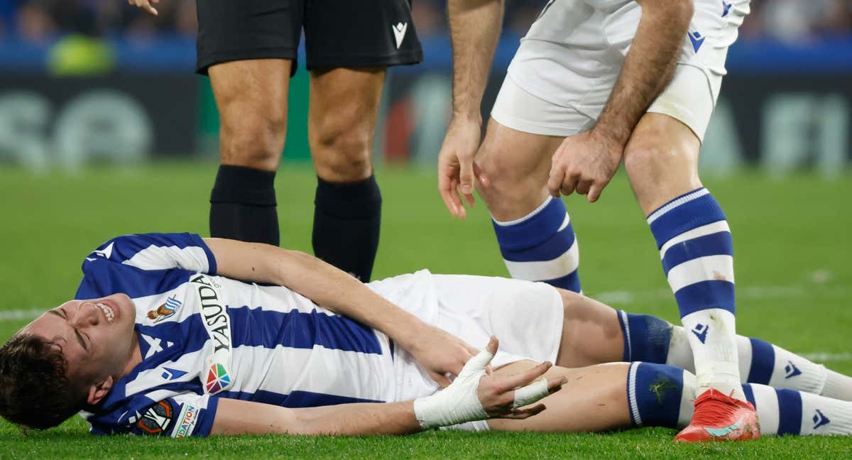 Luka Sucic, lesionado en el terreno de juego. /EFE