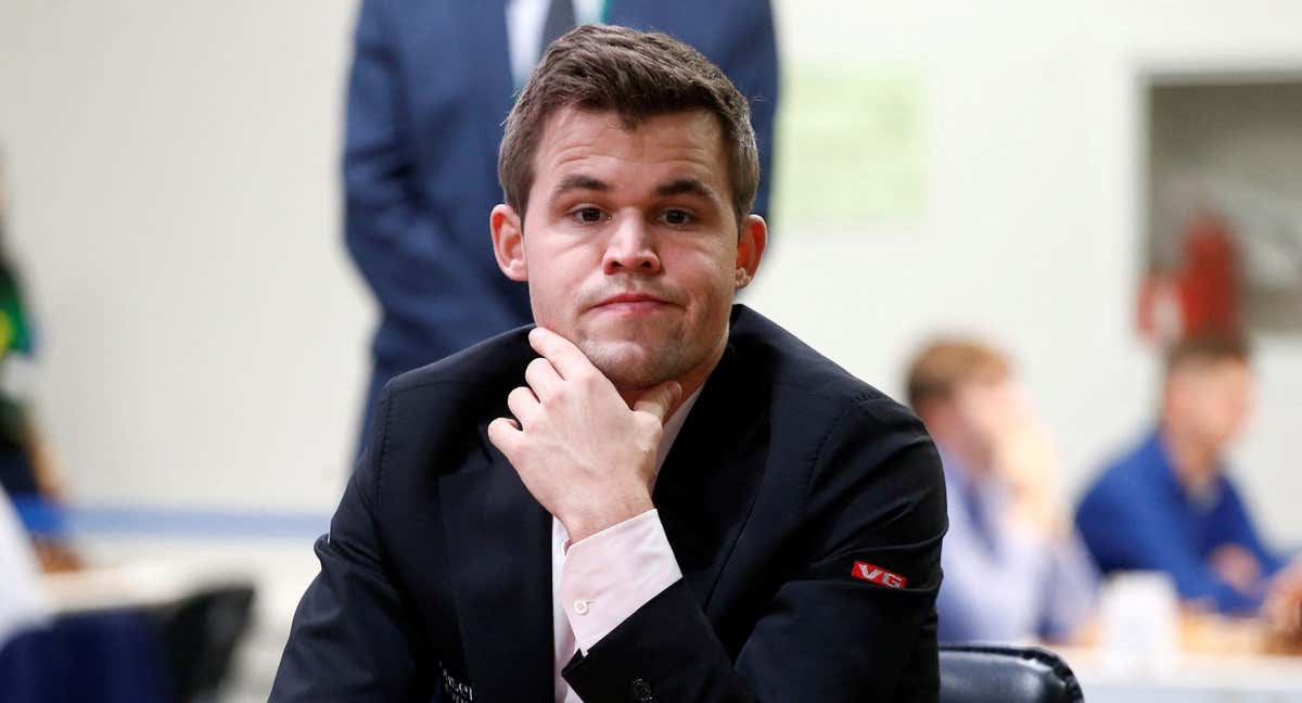 Magnus Carlsen, en una partida de ajedrez./REUTERS