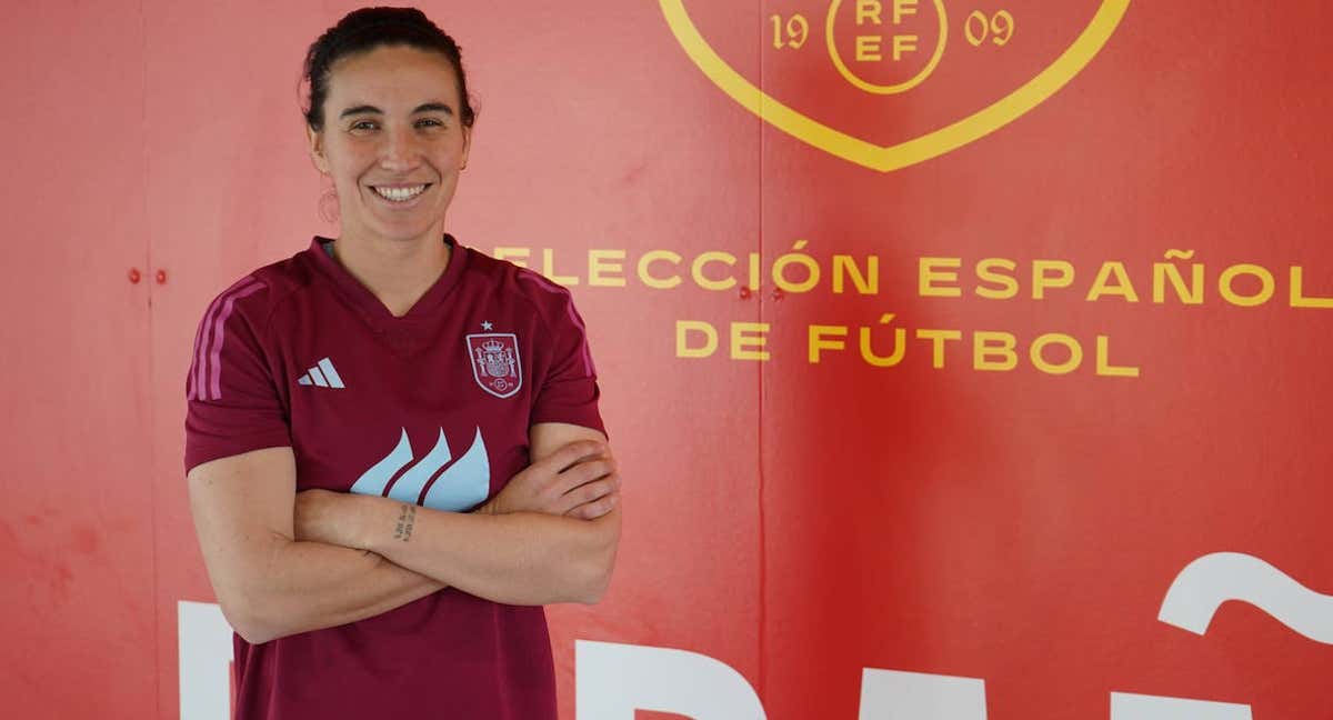 Mariona Caldentey, jugadora de la Selección, tras la entrevista con Relevo en la Ciudad del Fútbol de Las Rozas. /RELEVO/SERGIO CERQUEIRA