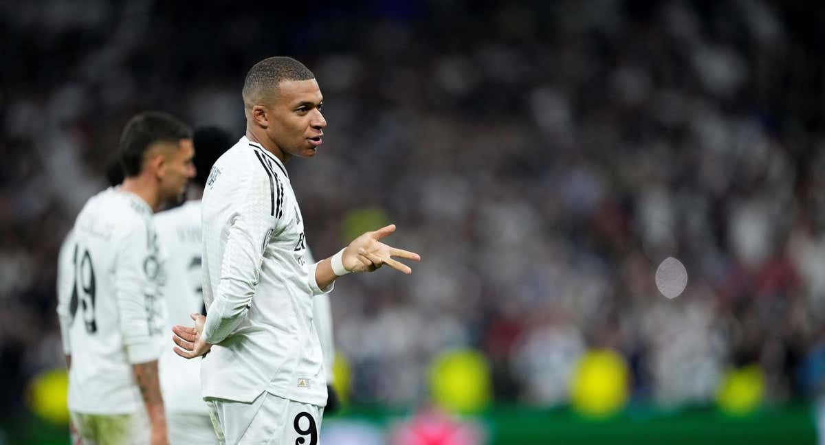 Kylian Mbappé celebra su hat-trick en el Bernabéu./EP