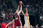 Rodions Kurucs domina con Letonia ante una España en construcción