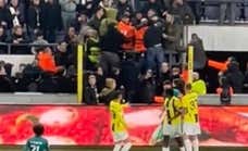 Una pelea entre aficiones en las gradas interrumpe el Anderlecht-Fenerbahce