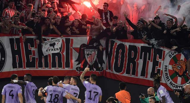 El Athletic volverá a Roma tras el incidente de la bengala y con máxima atención a las aficiones