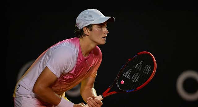 El aura se vuelve en contra de Joao Fonseca, la estrella que aún no lo es: «Nunca he visto niños detrás de los tenistas, ni siquiera con Nadal»
