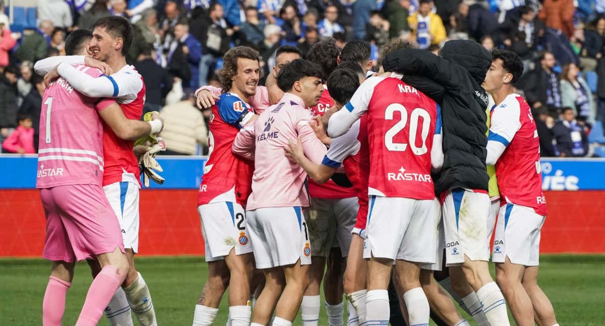 La alegría del Espanyol, en Mendizorroza, después de que Calero marcara el 0-1. /EFE