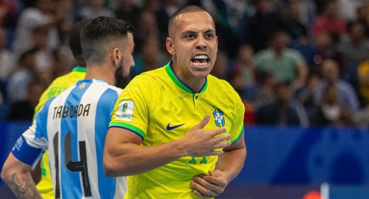 Ferrao celebra el primer gol de Brasil en la final del Mundial de Uzbekistán ante Argentina. /CBF