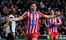 El Atlético viaja al día que «buscó» a Julián Álvarez sin saber que podría ser Falcao: «Es diferente a todos»