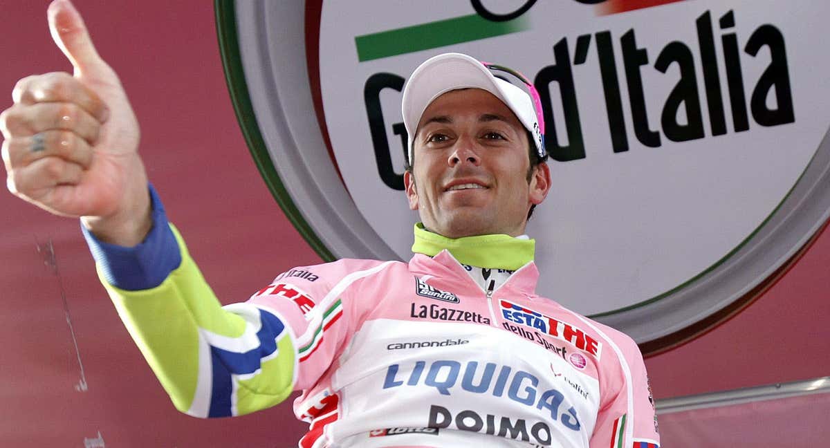 Ivan Basso, con la 'maglia rosa' del Giro de Italia 2010./REUTERS