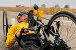 El 'Cid handbiker' que asombra al mundo rural con su bicicleta adaptada: «¡Me cago en…! Pero chaval, ¿adónde vas?»