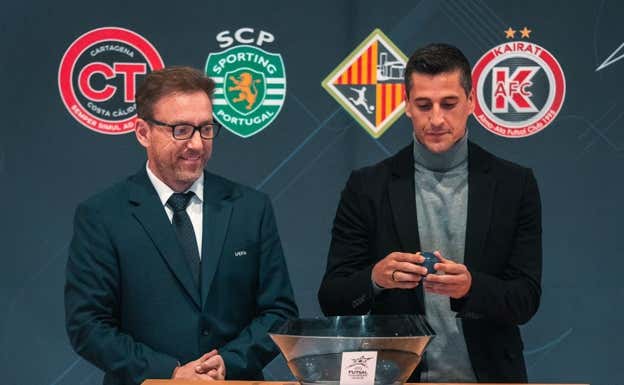 El director de competiciones de fútbol sala en UEFA, Lauren Morel, y Carlos Ortiz.  X