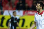Álvaro Negredo no ha anunciado aún su retirada pero ya tiene nueva vida en los banquillos del Sevilla junto a Javi Varas