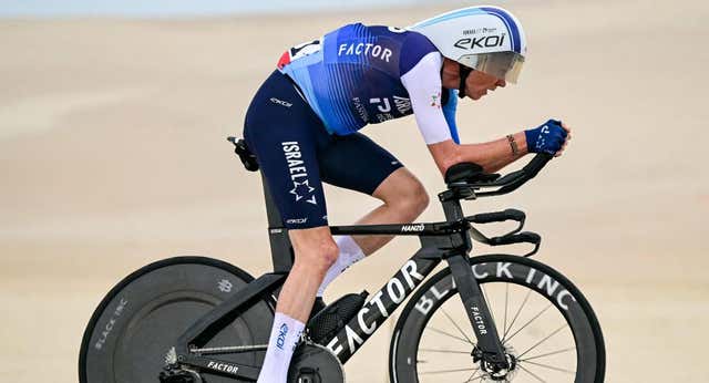 Infortunio para Chris Froome a las puertas de la retirada: accidente múltiple y fractura de clavícula
