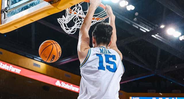Aday Mara recibe la bendición de Kareem Abdul-Jabbar rozando el doble-doble en el homenaje a otro mito NBA: «Es increíble»