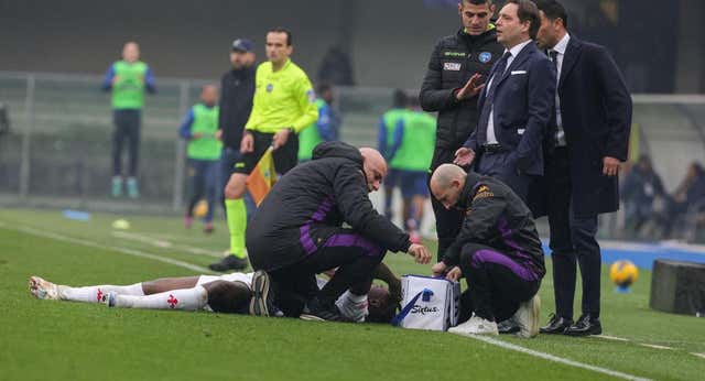 Susto con final feliz para Moise Kean: la Fiorentina comunica que ya ha recibido el alta tras desplomarse en el campo