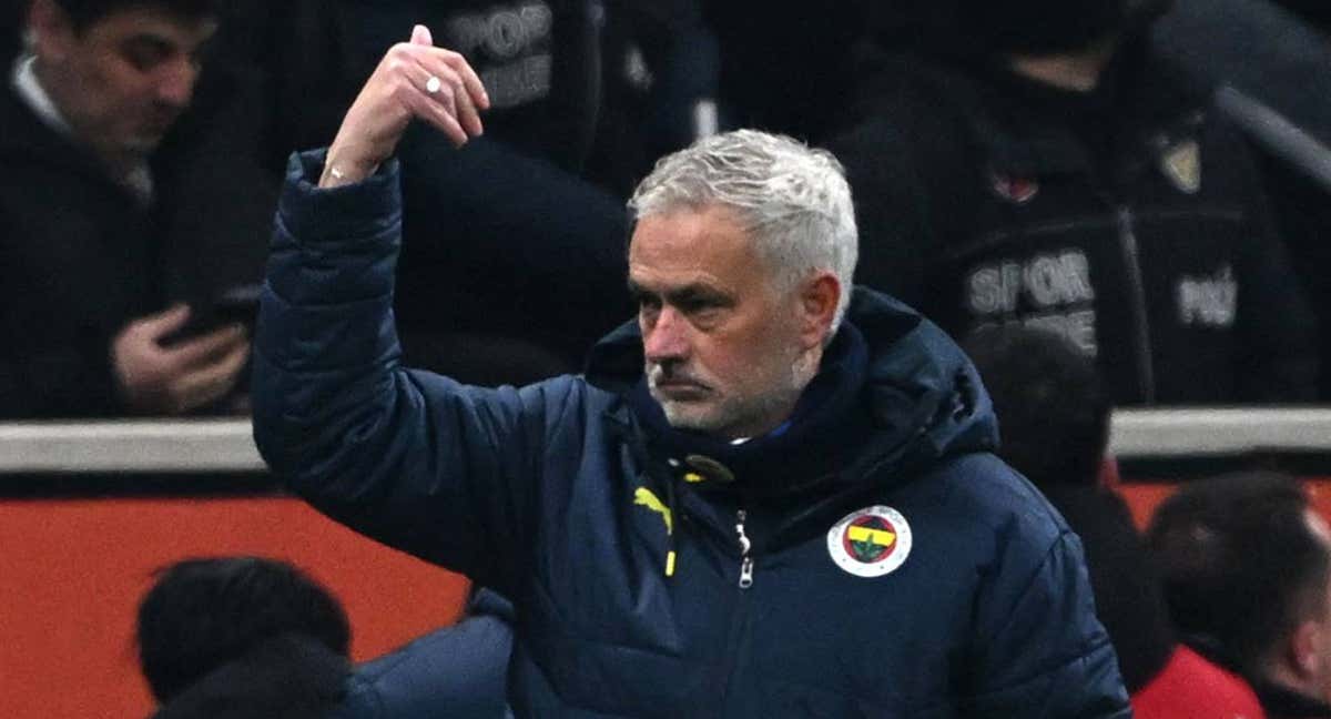 José Mourinho, entrenador del Fenerbahce./AFP