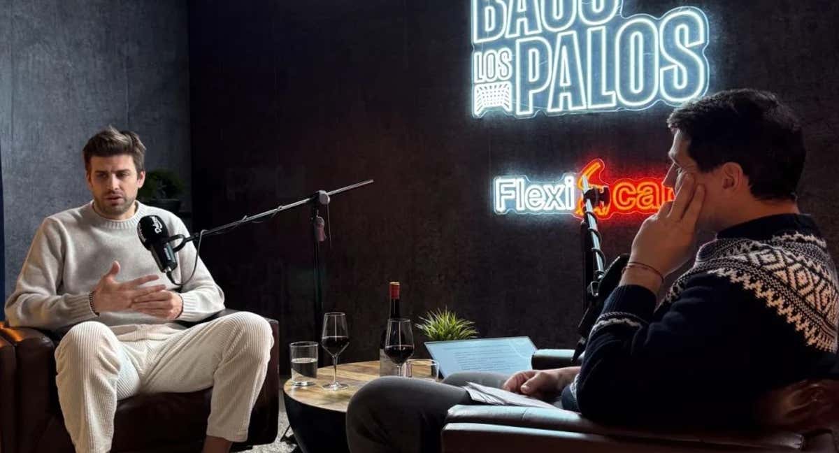 Iker Casilla estrena 'Bajo los palos by Flexicar, su nuevo podcast, entrevistando a Piqué./AGENCIAS