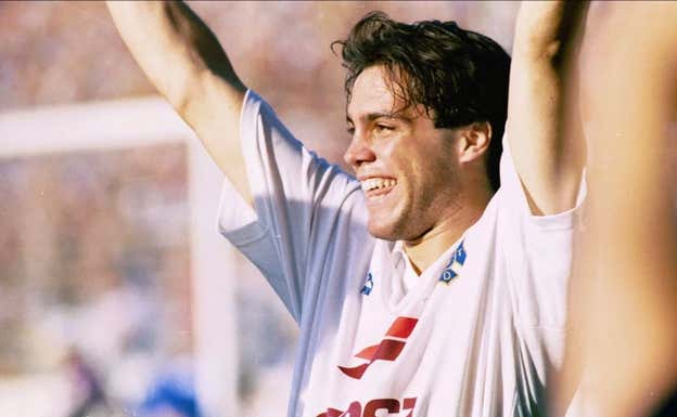 Un joven Pier Luigi celebra la victoria con el Súper-Tenerife CD Tenerife