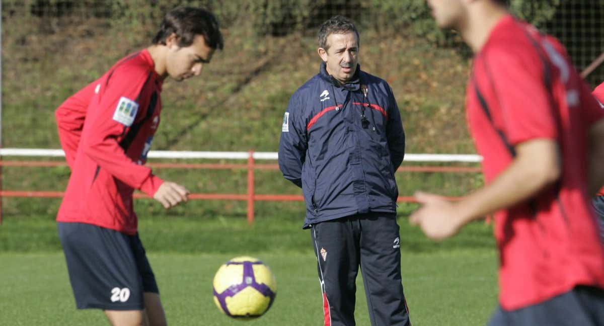 Miguel de las Cuevas junto a Manolo Preciado. /Paloma Ucha