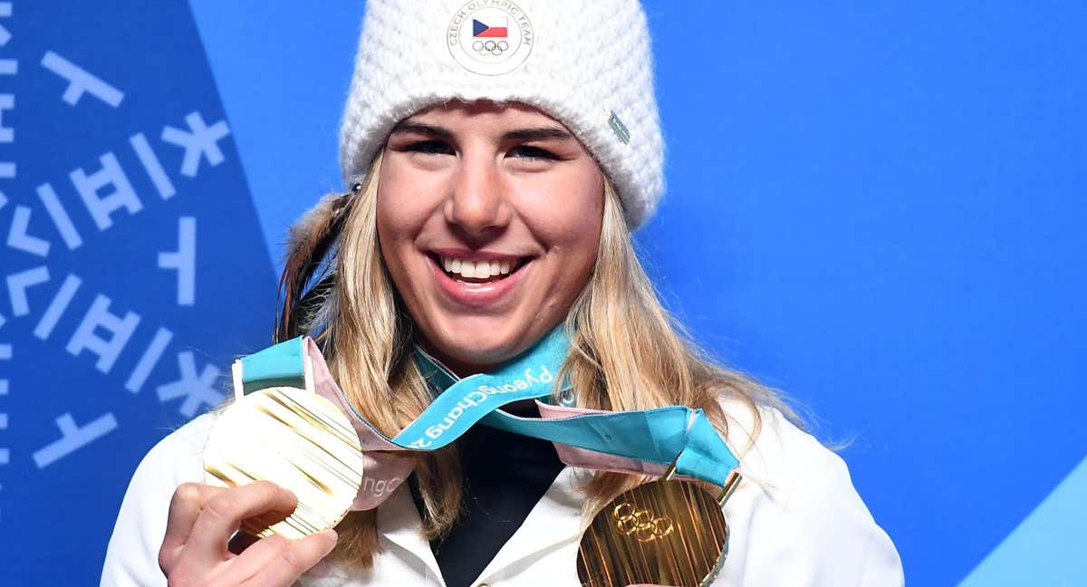 Esther Ledecka y sus dos oros en Pyeongchang 2018. /EFE/EPA/CHRISTIAN BRUNA