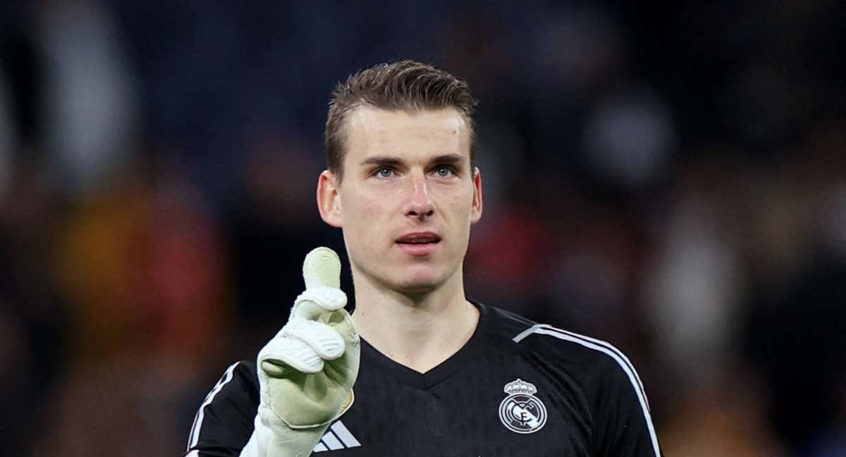 Lunin, en un partido con el Real Madrid./EFE