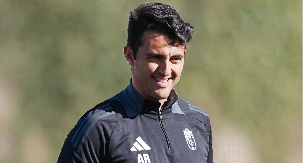 Arturo Ruiz durante un entrenamiento. /GRANADA CF FEMENINO