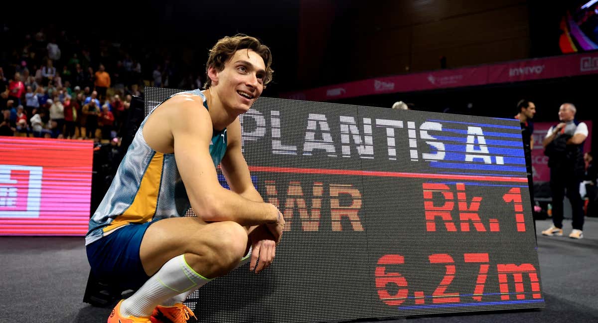Mondo Duplantis, tras su plusmarca.