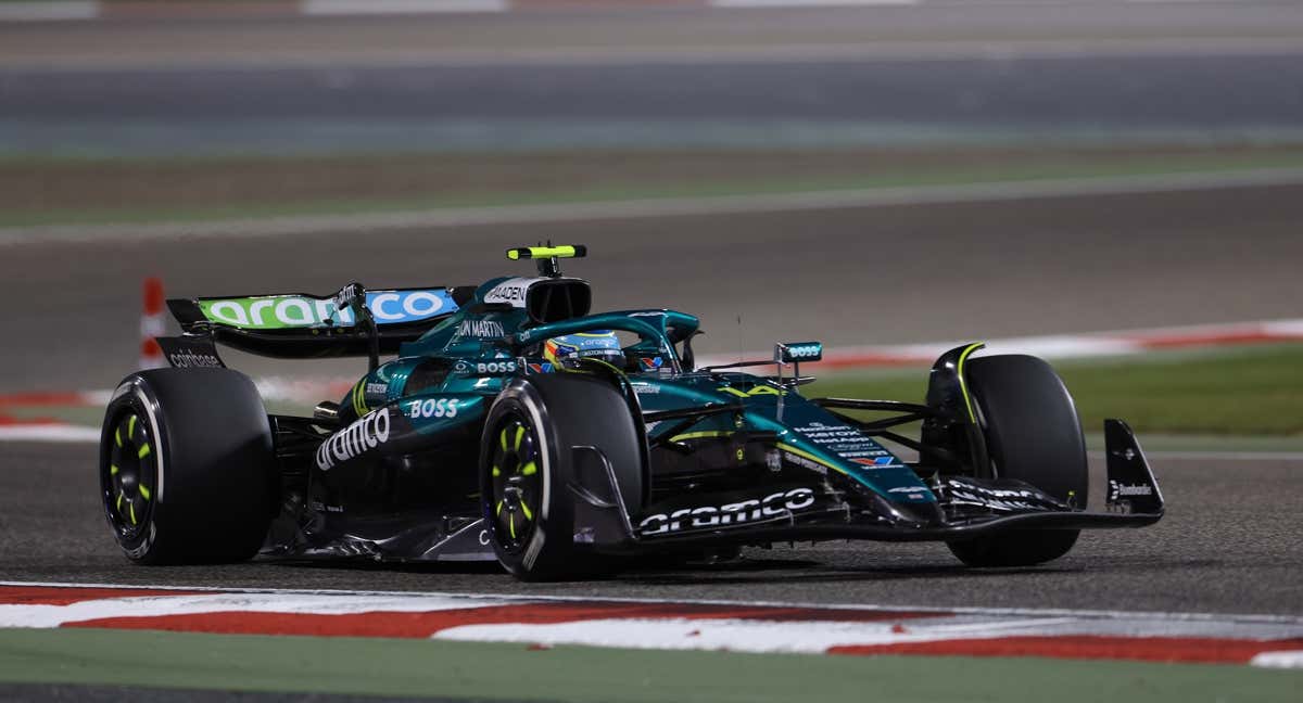 Fernando Alonso durante los test de Baréin. /EFE/EPA/ALI HAIDER