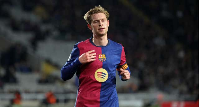 Hansi Flick ahonda en el debate entre De Jong y Marc Casadó y les etiqueta: “Con Frenkie tenemos más balón”