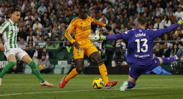 Mendy vuelve a asistir con el Real Madrid… ¡867 días después!