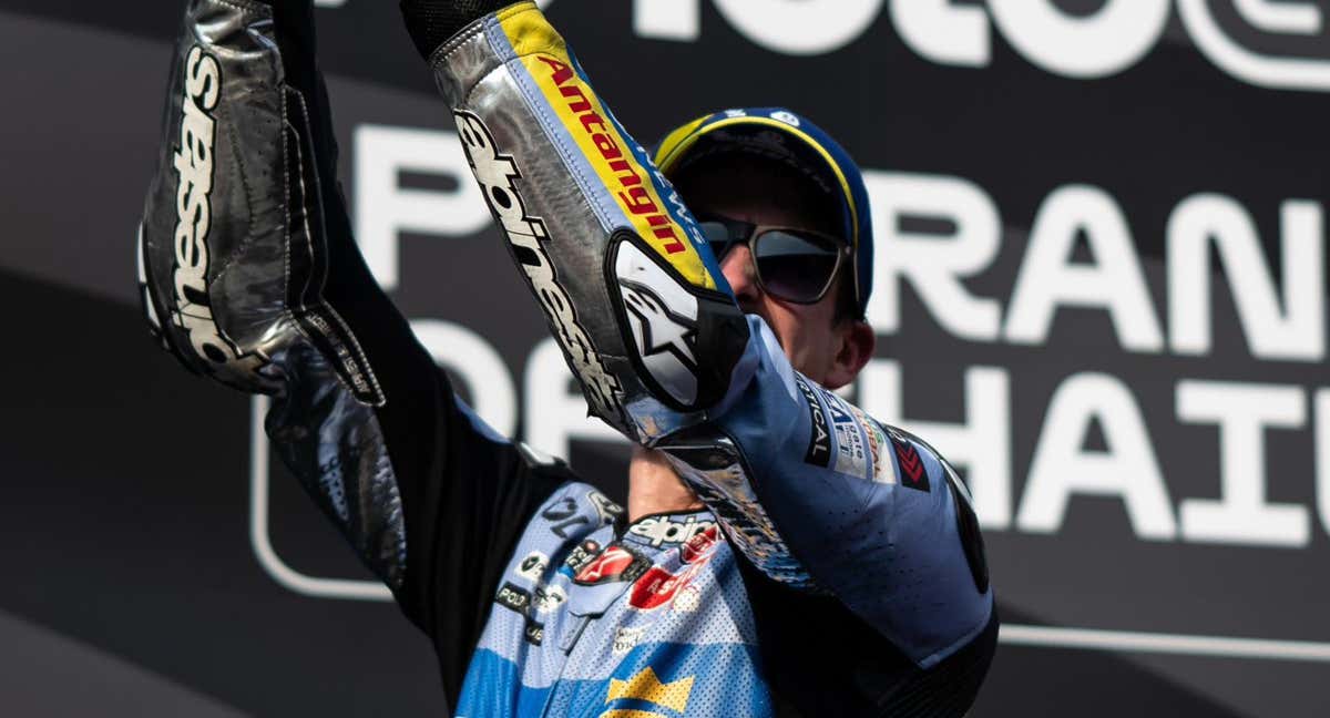 Álex Márquez en el podio de Buriram.