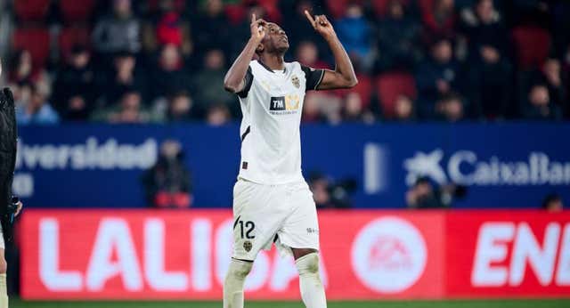 La opción de compra por Umar Sadiq es de 9M… pero el Valencia puede pagar casi 1,5M más si sigue marcando goles