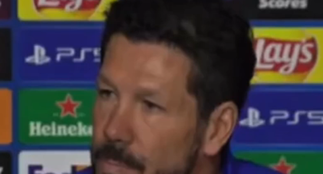 Simeone protagoniza un momento divertido en rueda de prensa