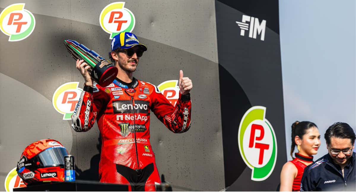 Pecco Bagnaia en el podio de Buriram.