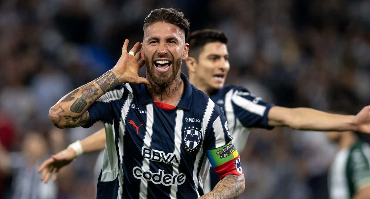 Sergio Ramos celebra su gol con Rayados. /EFE