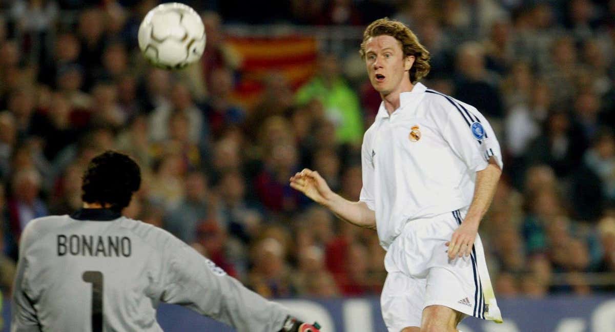 McManaman supera a Bonano en uno de sus goles con el Real Madrid./EFE