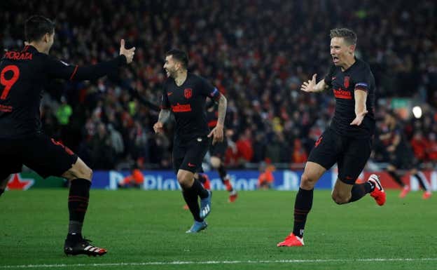 Marcos Llorente celebra su gol contra el Liverpool en la prórroga. REUTERS
