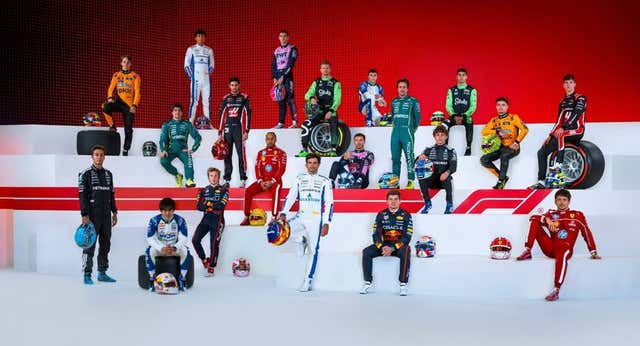 La foto principal de la temporada ensalza el nuevo papel de Carlos Sainz como líder de la parrilla