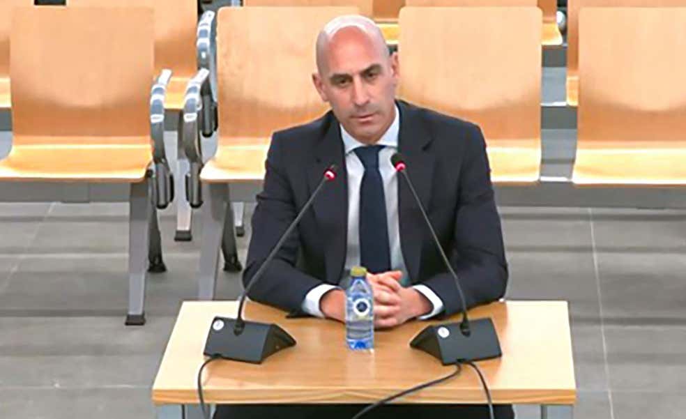¿Por qué la fiscal pide que se repita el juicio a Luis Rubiales por su beso no consentido a Jenni Hermoso? El ataque contra el juez es durísimo