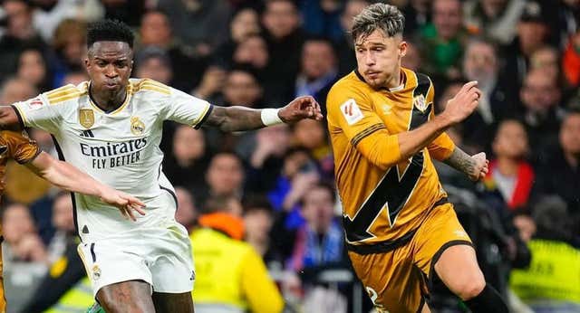 Andrei Ratiu, el lateral que secó a Vinicius vuelve al Bernabéu como uno de los defensas de LaLiga y con los grandes sin quitarle ojo: «Es un portento»