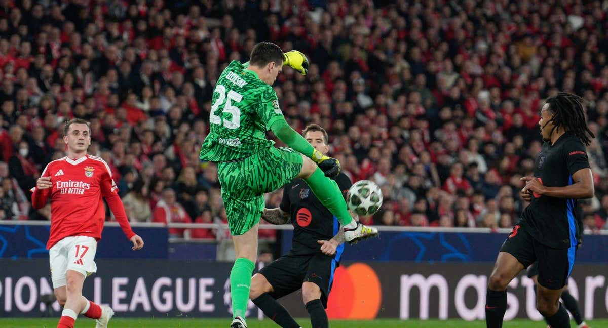 Szczesny hizo ocho paradas en Da Luz, récord del Barça en las últimas cinco Champions./AFP